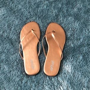 Brand New Aerie rose gold flip flops